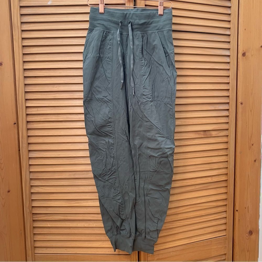 Lululemon Athletica Green Studio joggers size 0